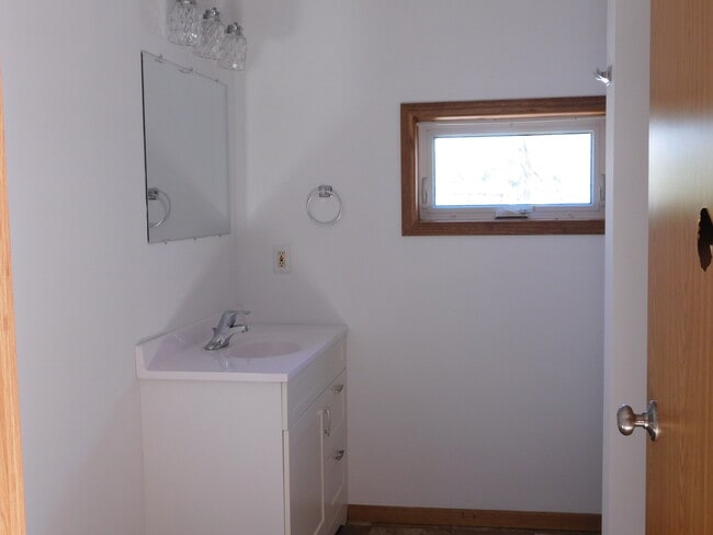 bathroom with tub/shower combo - 216 Saint Paul St SW