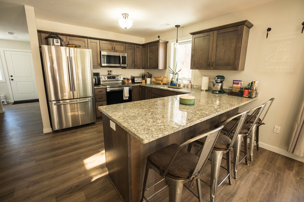 Foto principal - 2927 Marshall St NE