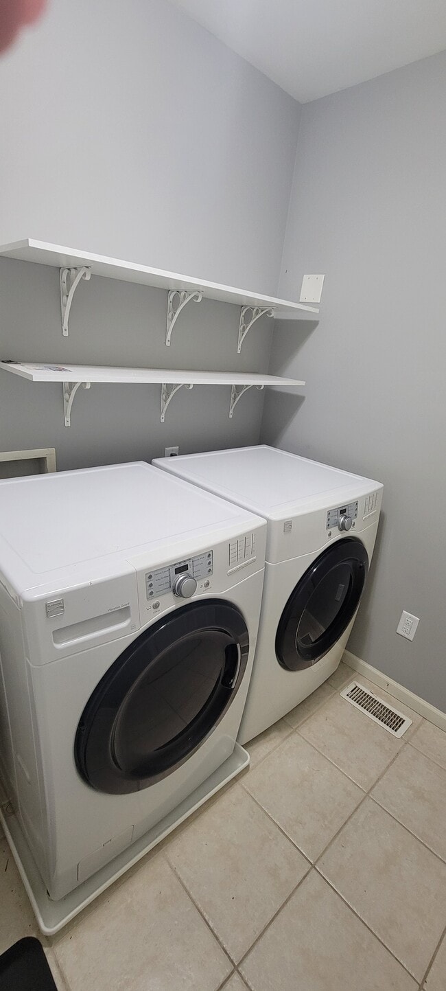 Laundry room - 10371 Player St