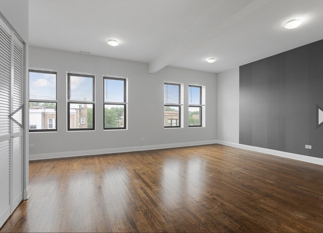 Building Photo - 7528 N Seeley Ave