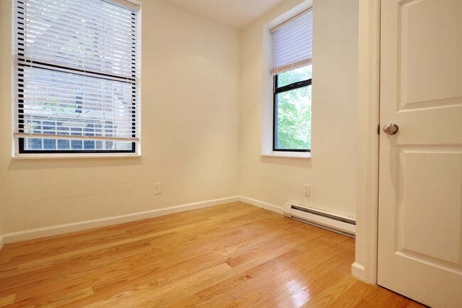 Building Photo - 9 W 110th St