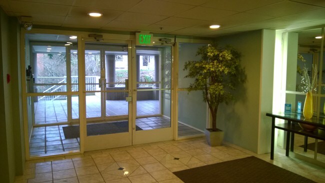 Foto del edificio - 530 Melrose Ave E