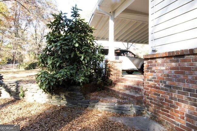 Foto del edificio - 916 Jones Mill Rd