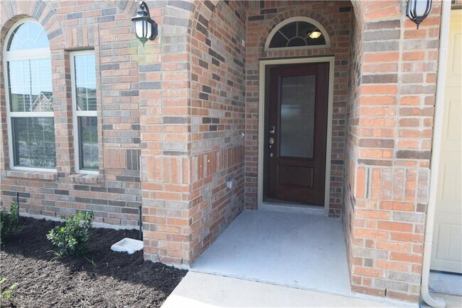 Building Photo - 12200 Toluca Dr