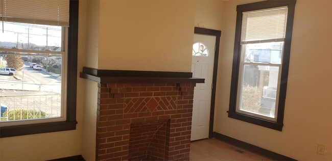 Building Photo - 317 Holland Ave