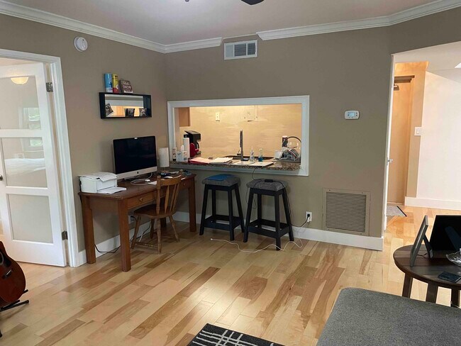 common area - 615 NE 12th Ave
