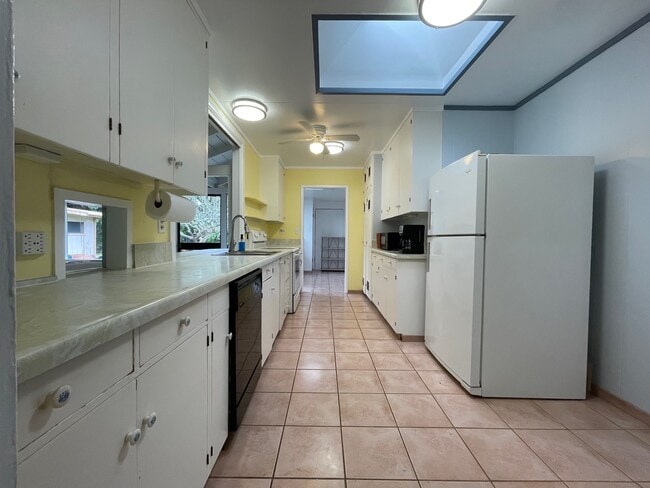 Building Photo - 258 Kuupua St