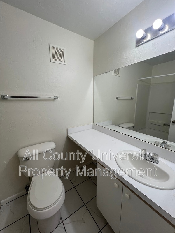 Building Photo - 4000 SW 23rd St