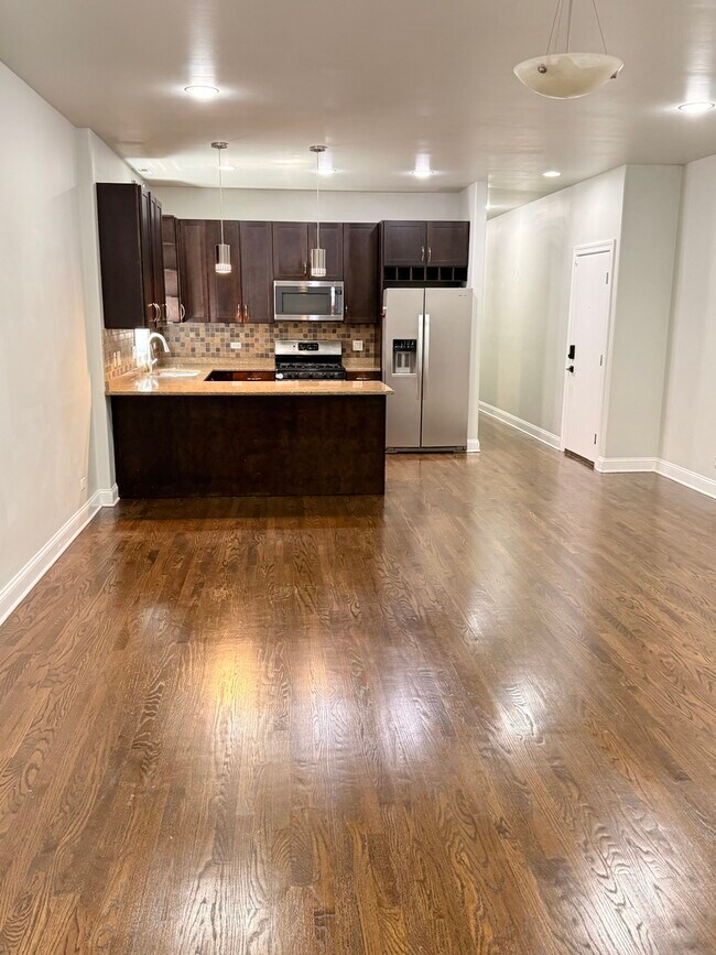 Foto del edificio - 3862 S Lake Park Ave