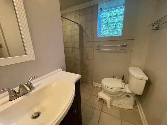 Foto del edificio - 1150 Blue Ridge Ave NE