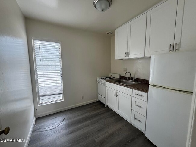 Foto del edificio - 13507 Victory Blvd