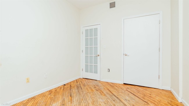 Building Photo - 2 br, 1 bath Apartment - 56 S 11th St