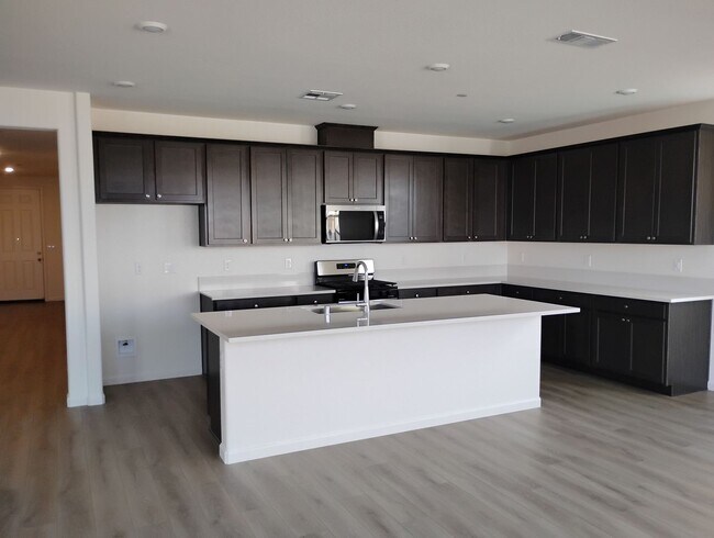 Building Photo - Brand-New 4-Bedroom Home for Rent in Hughson – Built 2025