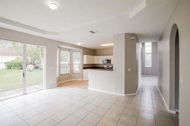 Building Photo - 2222 Portofino Ave