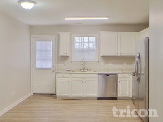 Foto del edificio - 310 Dexter Pl