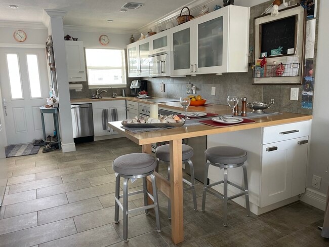 Kitchen - 2311 NE 36th St