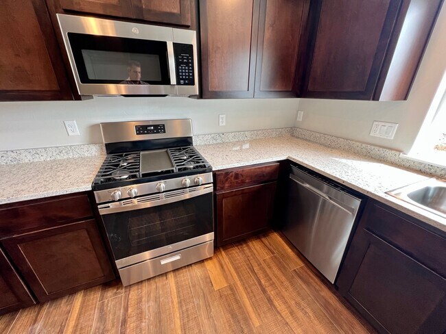 Building Photo - 2827 Orrin Dr