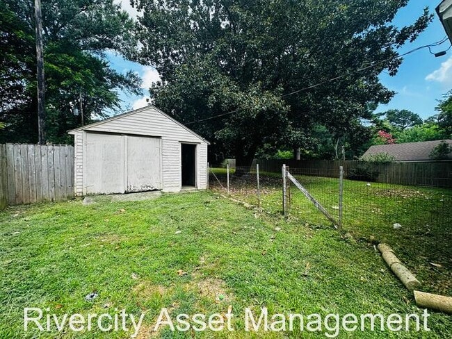 Building Photo - STUNNING BERCLAIR GEM!!!!