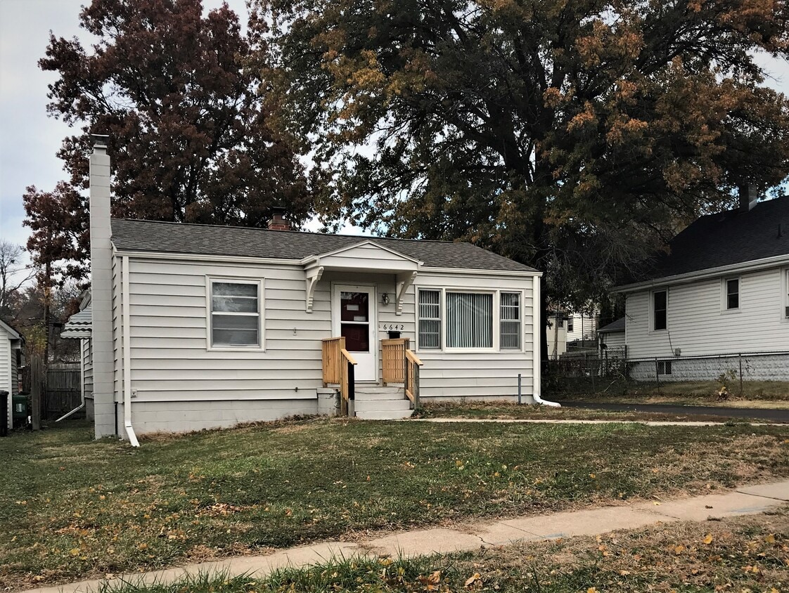 6642 Emmet St, Omaha, NE 68104 House for Rent in Omaha, NE
