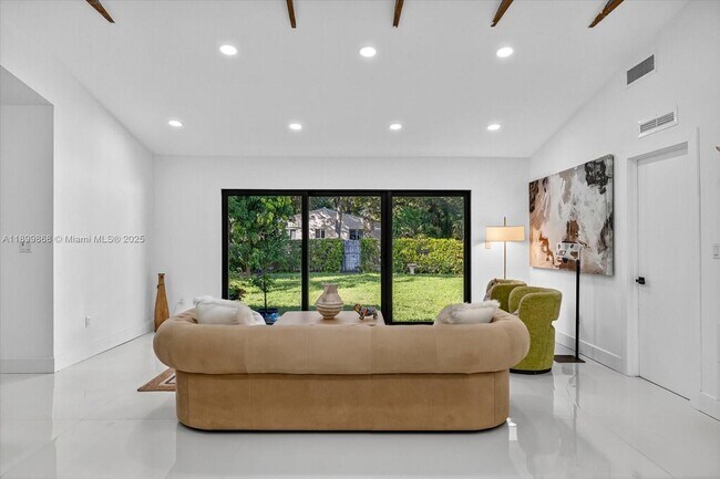 Foto del edificio - 125 NE 107th St