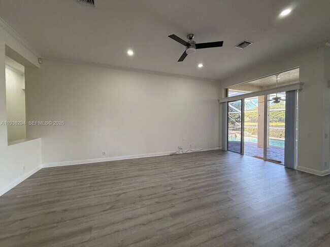 Foto del edificio - 2408 Deer Creek Rd