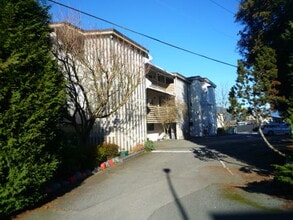 Building Photo - 7165 Pandora St