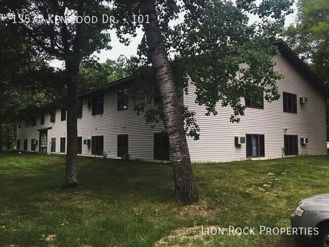Foto del edificio - 13575 Kenwood Dr N