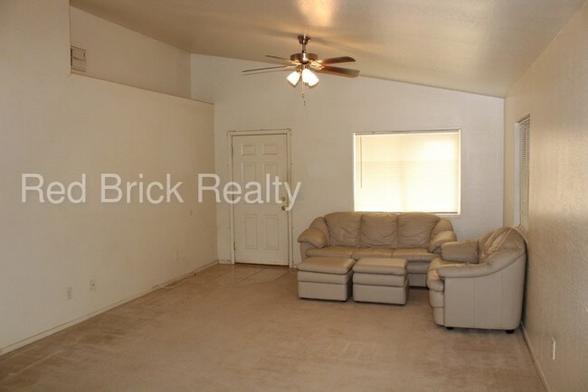 Foto del edificio - Apply Here WWW.RENTREDBRICK.COM