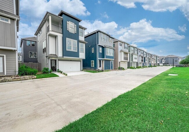 Foto del edificio - 2022 Groveland Glen Dr