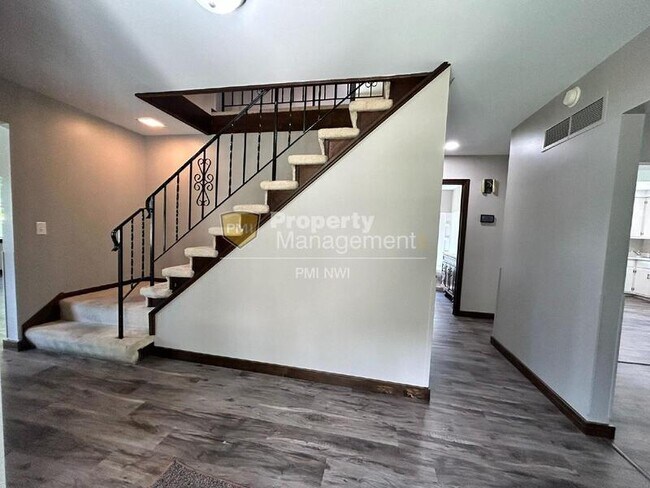 Foto del edificio - 12419 Cedar Lake Rd