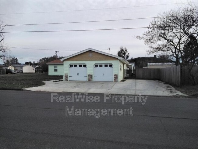 Building Photo - 2347 Cannon Ave