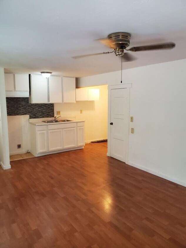 Foto principal - Fully Remodeled 2 Bedroom plus den House A...