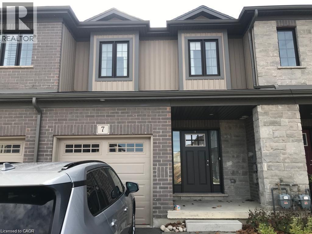 Photo principale - 135 Hardcastle Dr