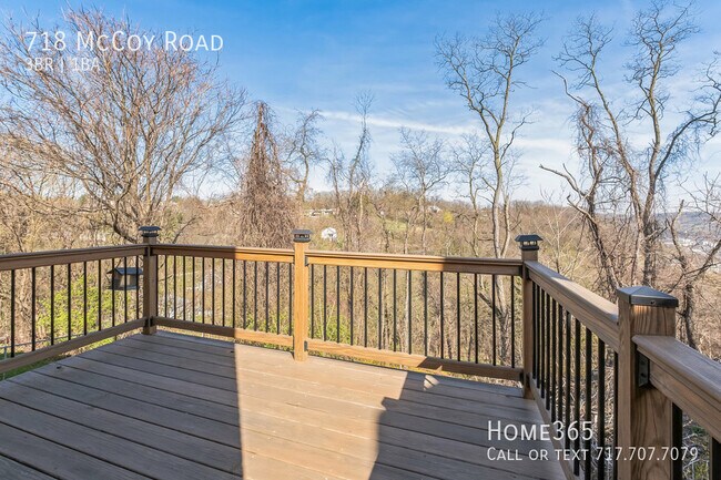 Building Photo - Modern and updated 3 Bedroom Home