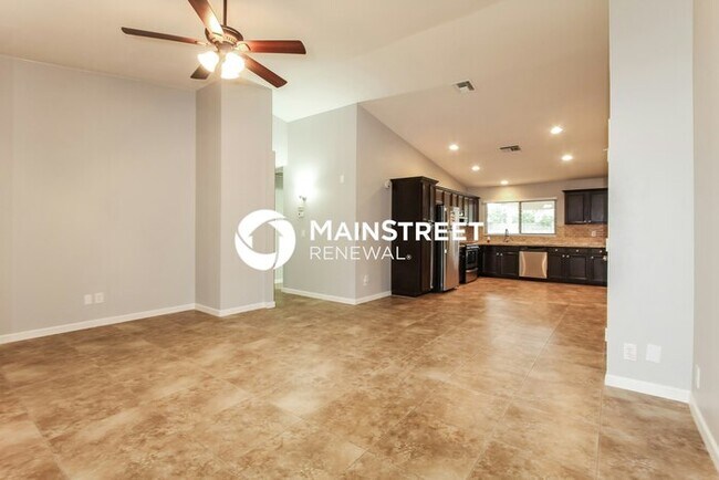 Foto del edificio - 3 Bedroom Pet-Friendly Home in Glendale, A...