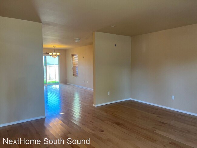 Building Photo - 4 br, 2.5 bath House - 1956 Bob's Hollow Ln