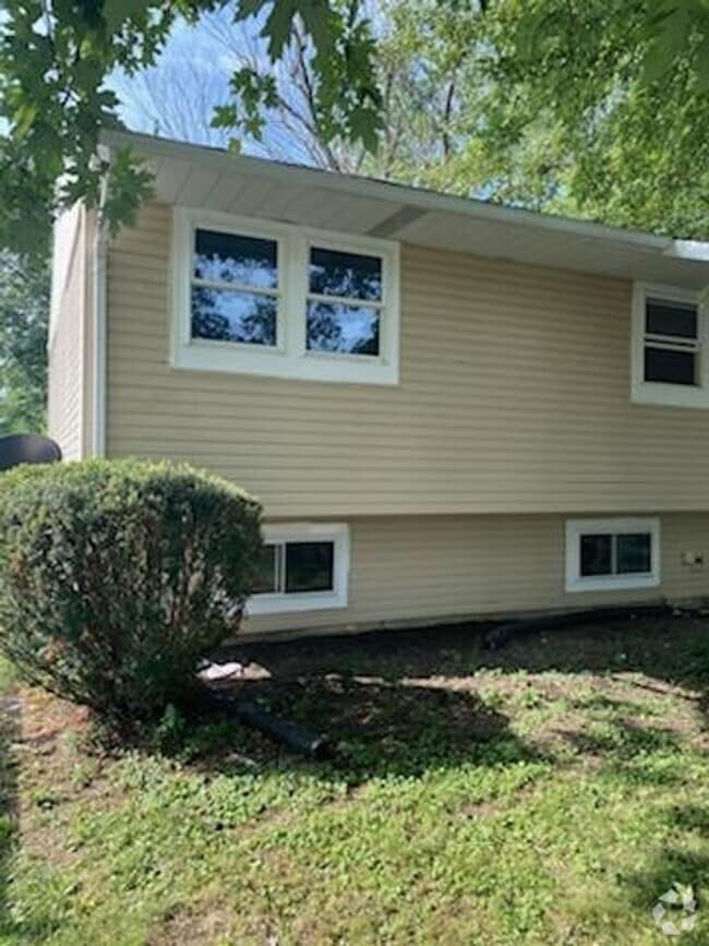 Building Photo - 1342 Essex Dr