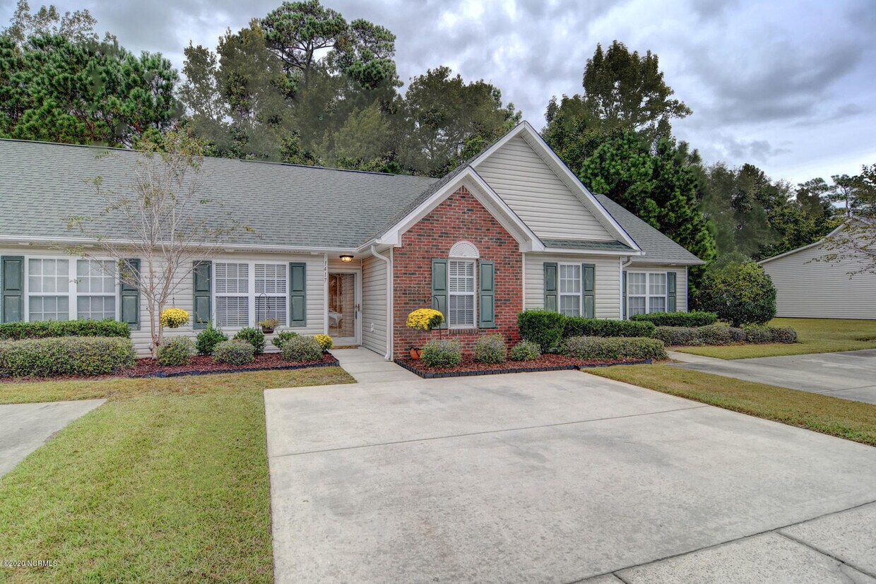 1417 Willoughby Park Ct, Wilmington, NC 28412 Townhome Rentals in