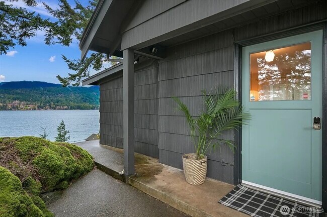 Foto del edificio - 2562 Lake Whatcom Blvd