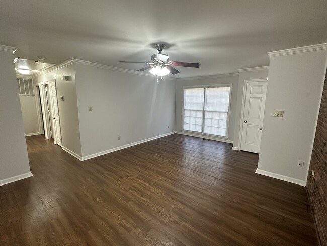 Living room - 2810 Falcon Ln