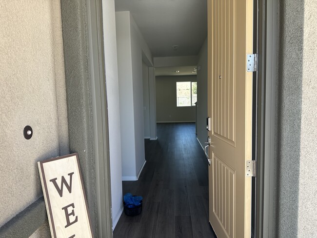 Foto del edificio - 35310 Hutchison Pl