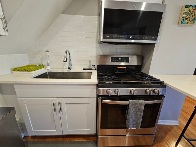 Foto del edificio - 1656 W Olive Ave