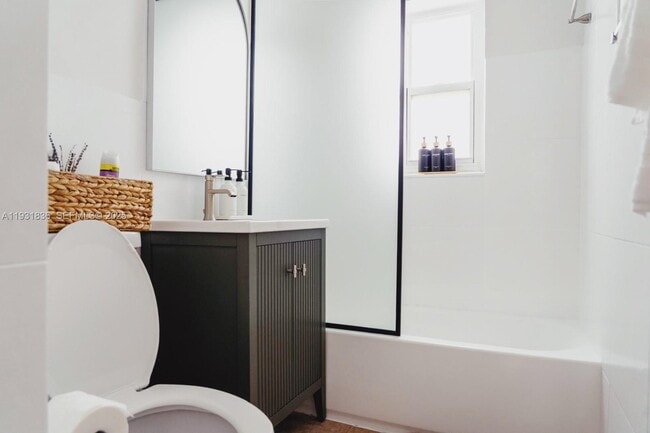 Foto del edificio - 1075 NE 120th St