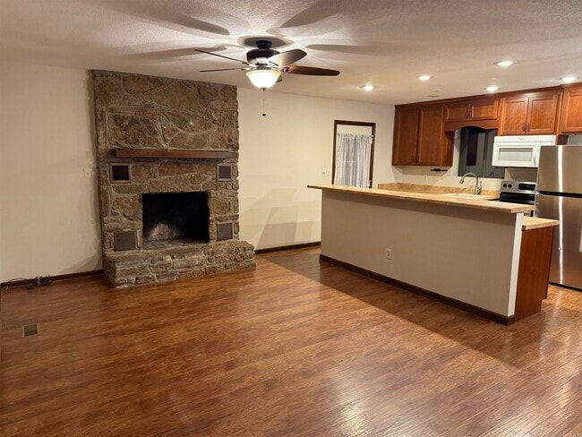 Building Photo - 236 Pine Knot Rd