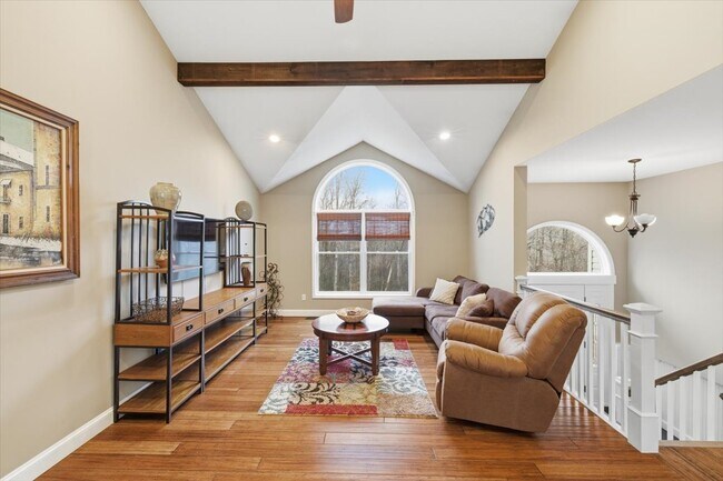 Sala de estar - 126 Snyder Ln