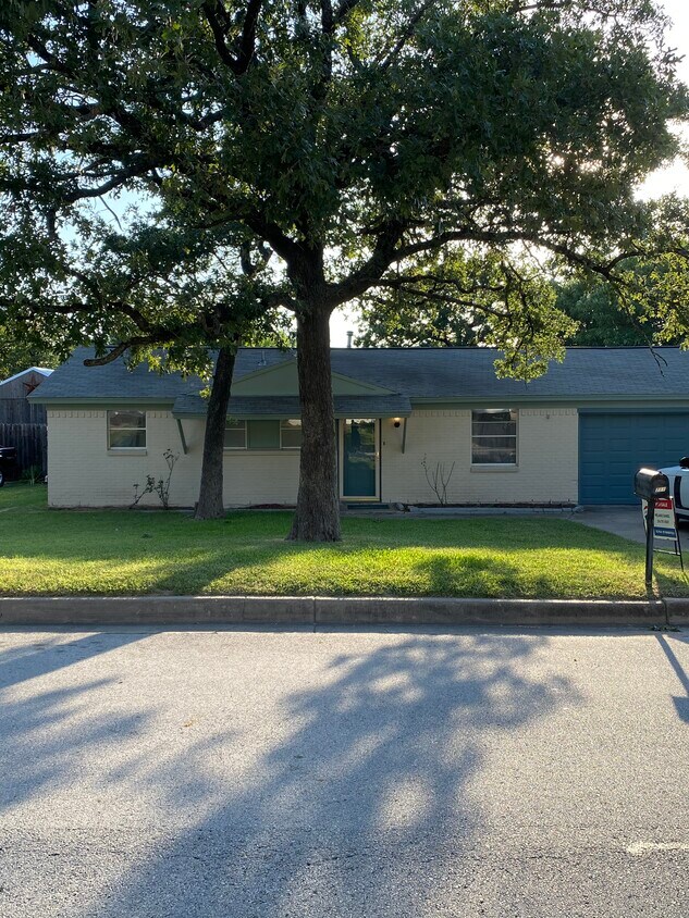 711 Timberline Dr, Kennedale, TX 76060 House Rental in Kennedale, TX