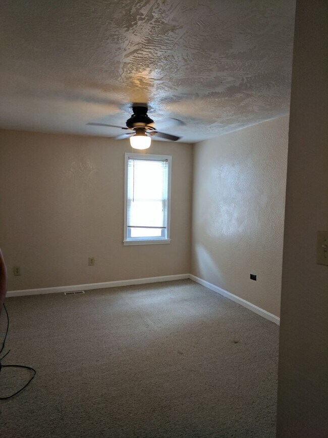 Foto del edificio - Renovated 4 bedroom House on the South Side Flats!!