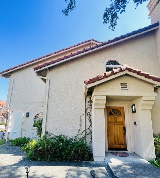 Building Photo - 3 br, 2.5 bath House - 330 Bellflower Drive