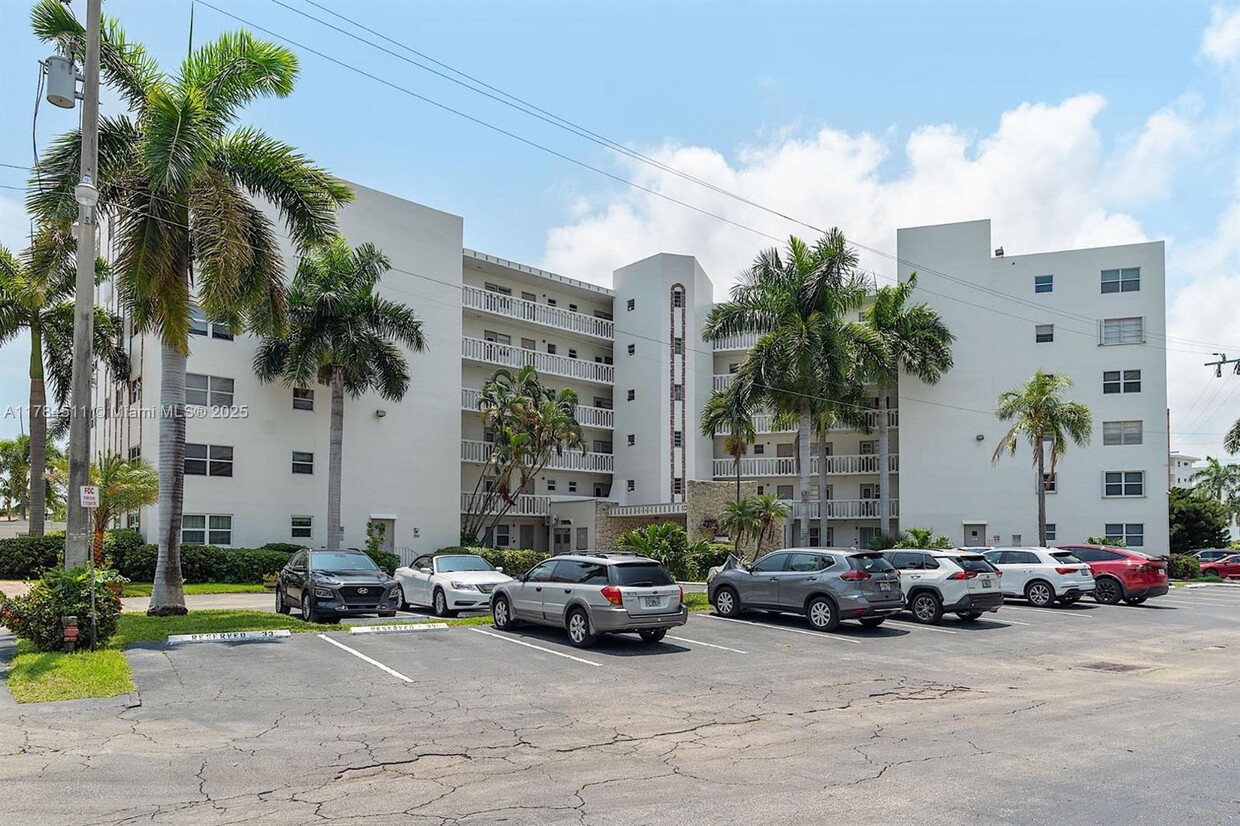 Primary Photo - 3181 S Ocean Dr