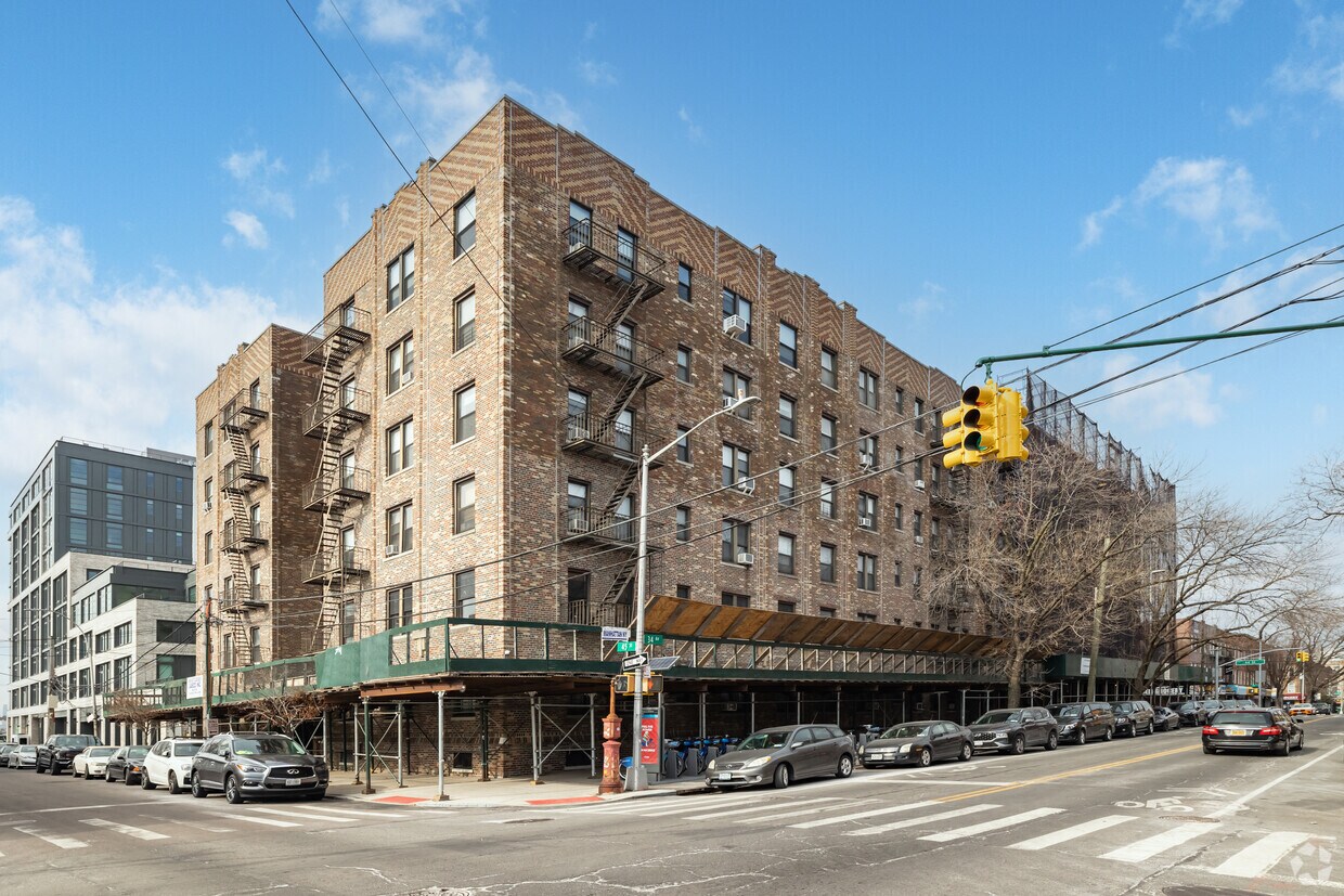 Primary Photo - 3406 45th St